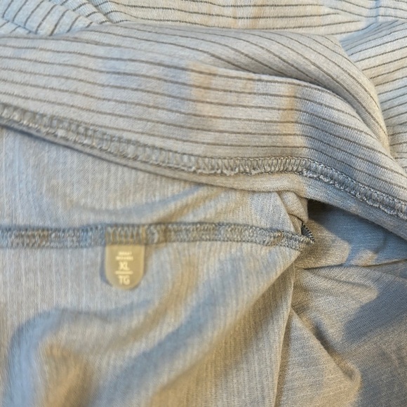 Lululemon Athletica Gray V-Neck Short Sleeve Tee - Picture 5 of 5
